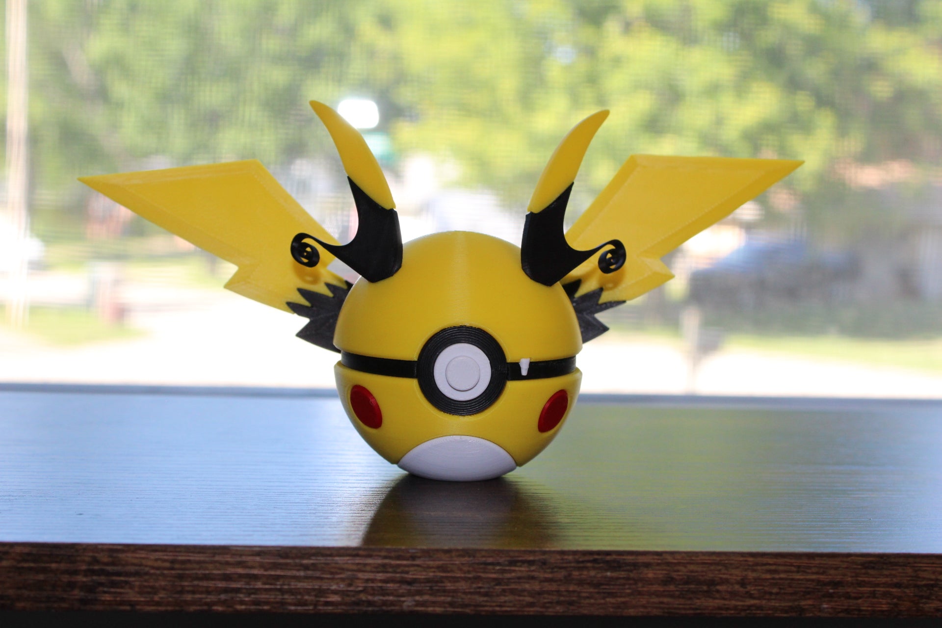 Mega Raichu Pokeball